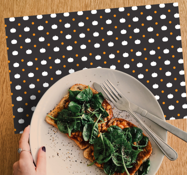 Halloween placemat with pumpkin patterned surface - TenStickers