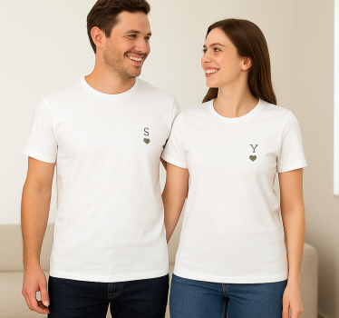Couple t-shirts minimalist initials design - TenStickers
