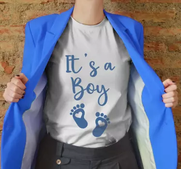 T-shirt with name for anticipating baby reveal - TenStickers