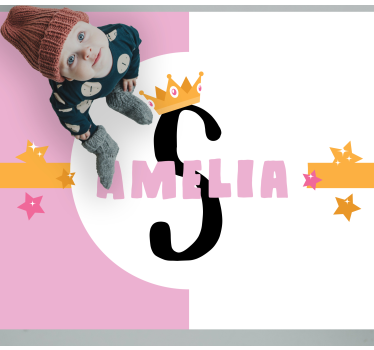 Personalised crown with initial vinyl rug - TenStickers