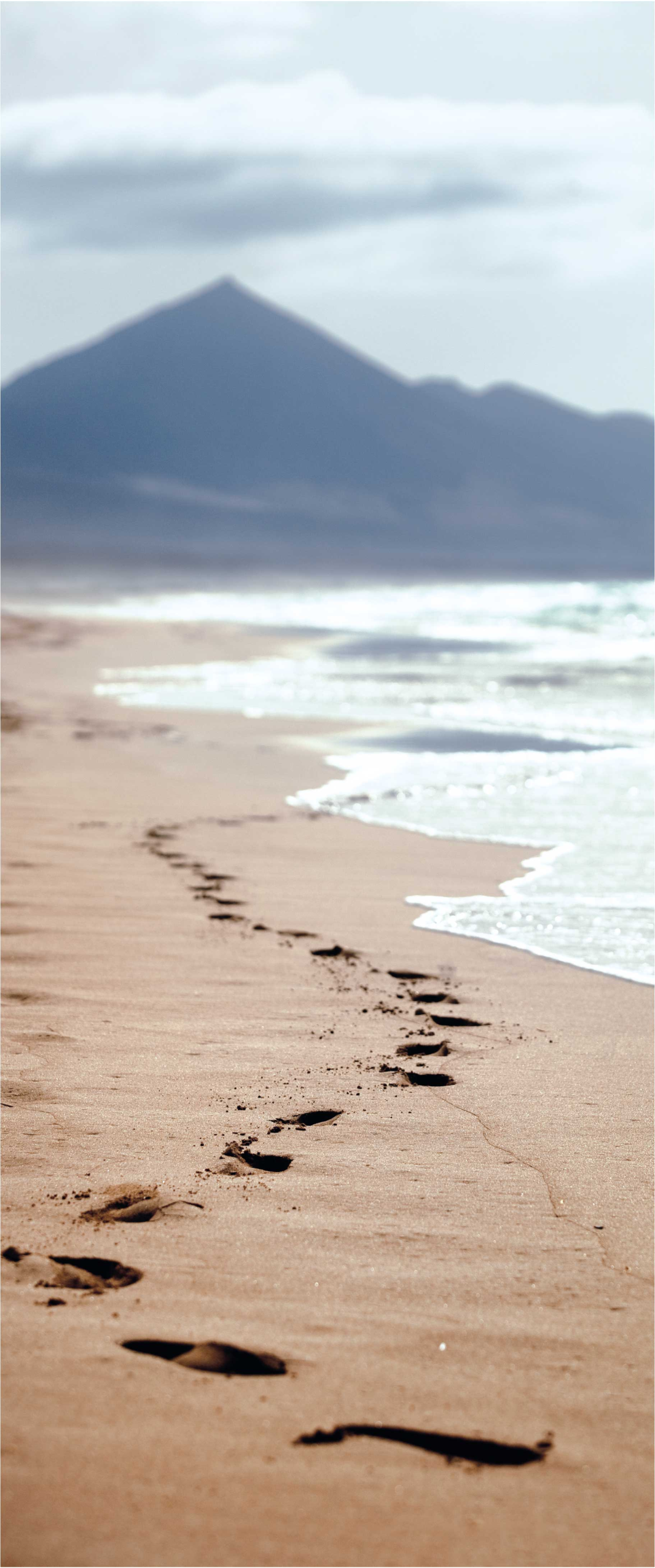 Vinyl rug bathroom footprints on the beach - TenStickers